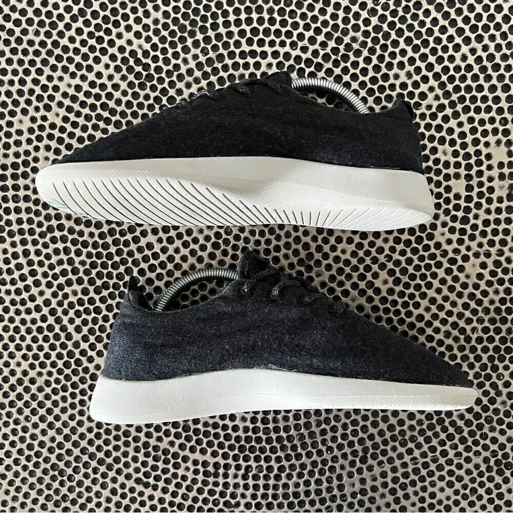 Allbirds women’s size 8 gray wool runners.